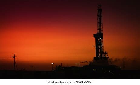 Oil Rig Sunset Stock Photo 369175367 | Shutterstock