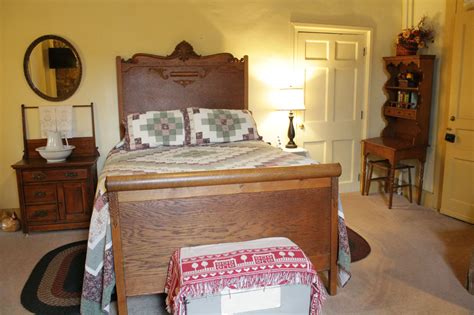 Colonial Room - Jailer's Inn Bed & Breakfast