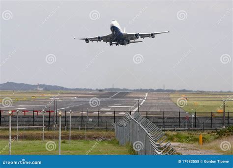 Boeing 747 Jumbo Jet Taking Off Stock Photo - Image of flight, aircraft: 17983558