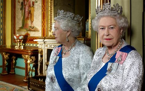 The official Diamond Jubilee portrait of Queen Elizabeth II ...