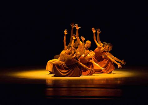 Alvin Ailey American Dance Theater | Globe Dancer