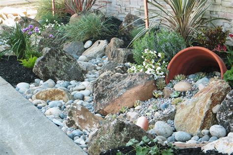 8 Simple And Easy Landscaping Ideas | HouseLogic