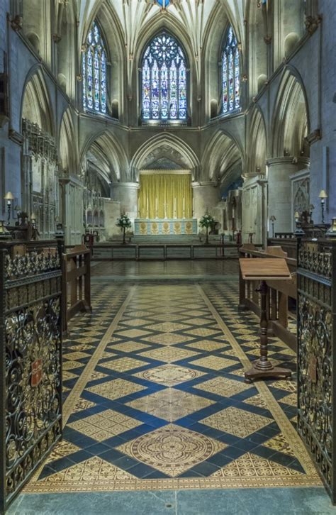 "Tewkesbury Abbey Interior" by petewrycraft at PicturesofEngland.com