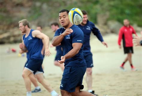 Newcastle Falcons as rugby stars train on Tynemouth beach - Chronicle Live