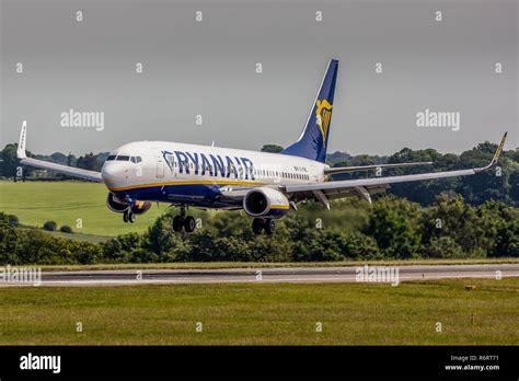 A Ryanair Boeing 737 landing in a cross wind at London Luton Airport in ...