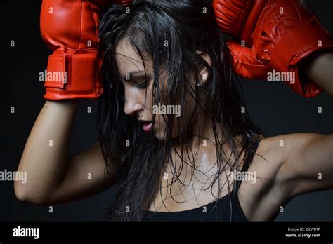 beautiful woman boxing Stock Photo - Alamy