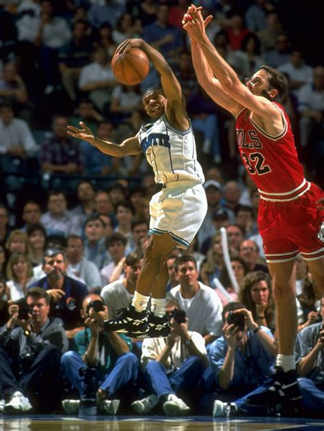 Charlotte Hornets point guard Muggsy Bogues (5′... - SI Photo Blog