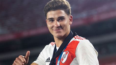 Julian Alvarez: Man City in talks to sign River Plate striker | Transfer Centre News | Sky Sports