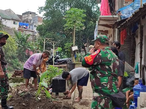 malang-post.com - Peduli Kondisi Lingkungan, Bersih-bersih Di Kampung Putih