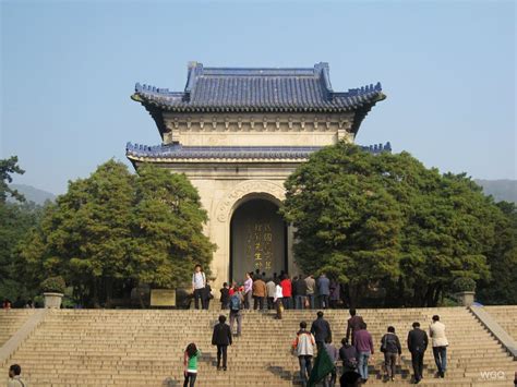 Sun Yat-sen Mausoleum in Nanjing - the tomb of a respected Chinese ...