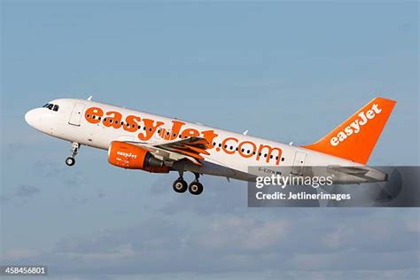 Easyjet Airbus A319 Photos and Premium High Res Pictures - Getty Images