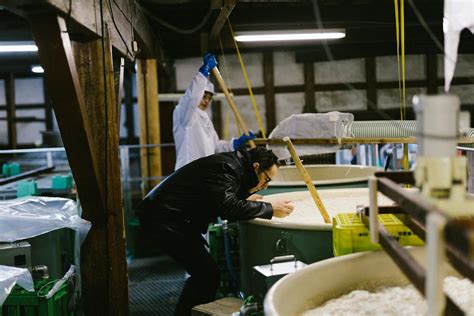 Multiple parallel fermentation of sake: a sophisticated production method