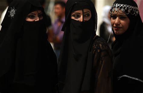 - Iraqi female students wearing Arab folkloric dresses and Bedouin masks | Arabic dress, Arabic ...