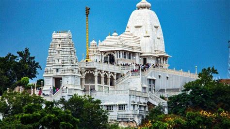 12 Popular Temples to Visit in Telangana, South India | Bon Travel India