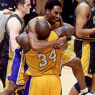 Kobe and Shaq shake hands, hug before Lakers-Warriors game (video ...