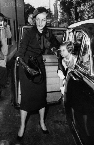 Lauren Bacall and Daughter Arriving at Bogart Funeral - Widow, daughter ...