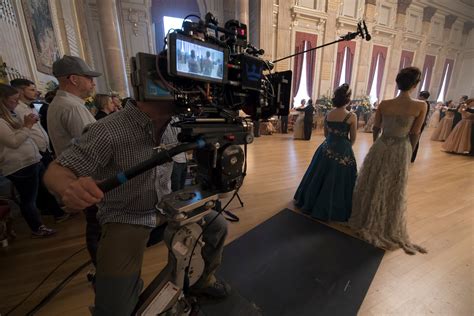 ‘The Crown’ Stars Behind the Scenes Photo Gallery - Netflix Tudum