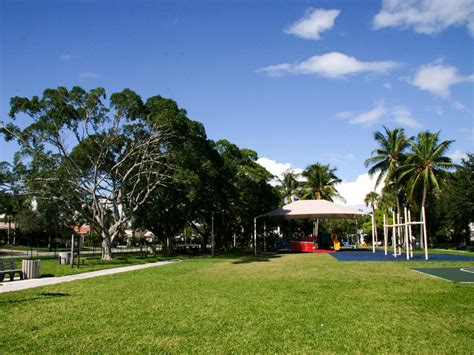 Imperial Point Fort Lauderdale Neighborhood - By The Sea Realty