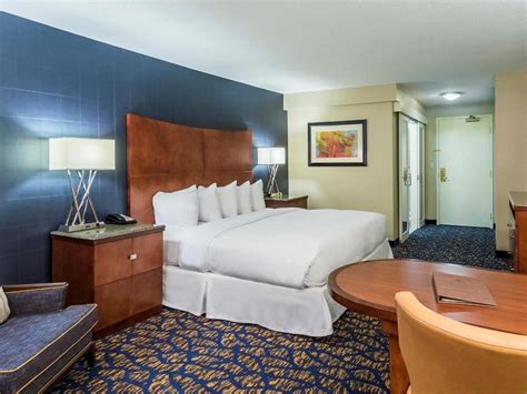 Doubletree By Hilton Downtown Nashville Hotel in Nashville (TN) - Room Deals, Photos & Reviews