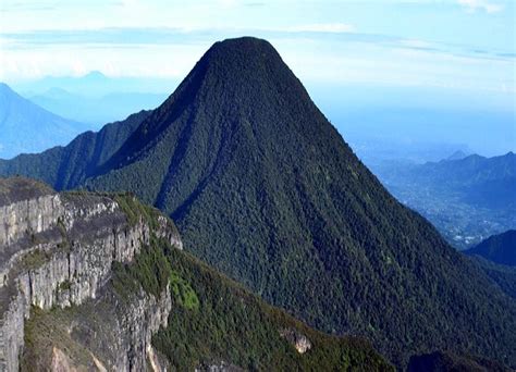 Mendaki Di Gunung Gede - ARSIP INFO