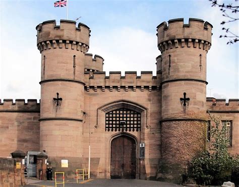 A LOCALS GUIDE TO HISTORIC LEICESTER | Leicester castle, Castle house ...