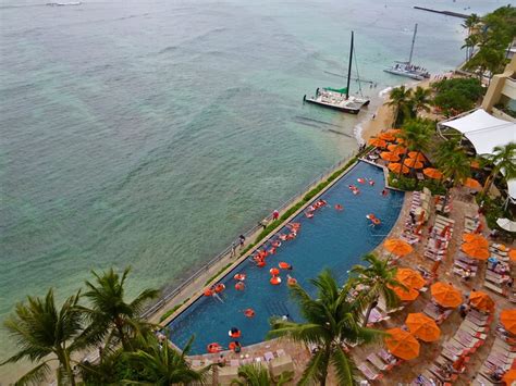 Sheraton Waikiki Hotel infinity pool. We were here not to long ago. | Waikiki hotels, Sheraton ...