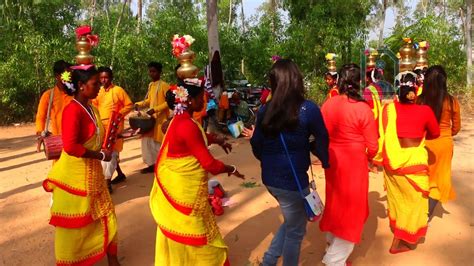 Folk dance of Santhal tribes at Shantiniketan - YouTube