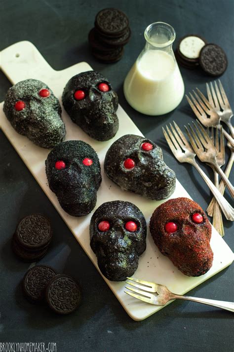 dark chocolate & oreo mini skull cakes | Brooklyn Homemaker | Easy ...