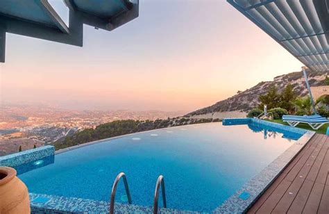 What Is an Infinity Pool? Cost, Ideas, FAQ