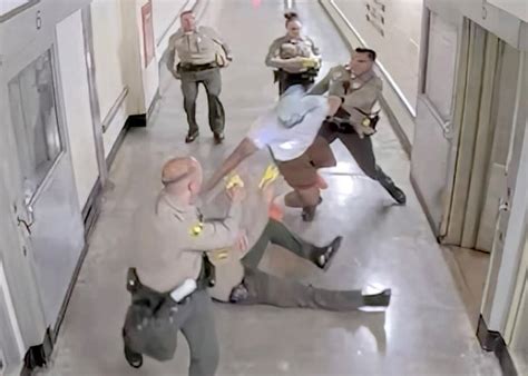 Inmate attacks San Bernardino County sheriff's deputy with a shiv - Los ...