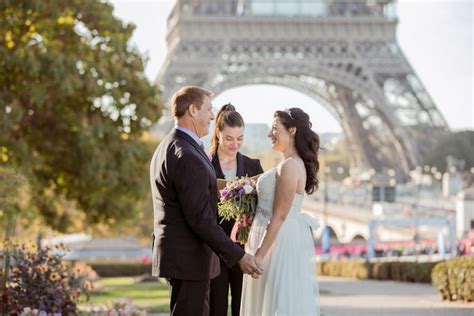 Eiffel Tower elopement wedding - Timeless Paris Photography