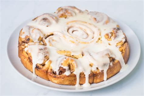 Easy Recipe: Perfect Cinnamon Roll Icing - The Healthy Cake Recipes