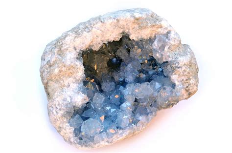 16 Most Common Types of Crystals You Can Find in Geodes – How to Find Rocks