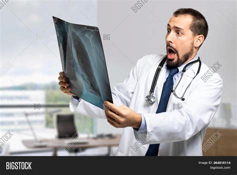 Doctor Looking Lung Image & Photo (Free Trial) | Bigstock