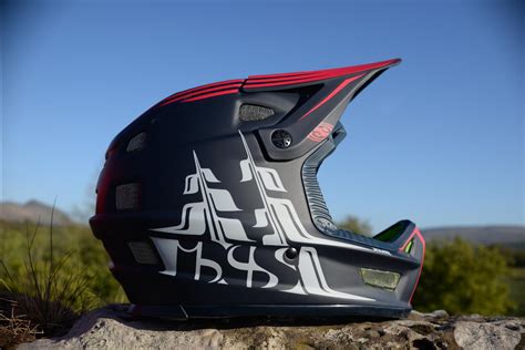 5 great enduro full face helmets that you should be riding in 2017.