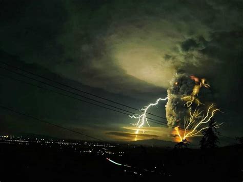 Philippines: Volcano near Manila spews giant ash column | News-photos – Gulf News