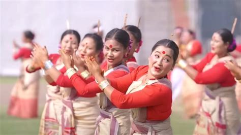 Danza bihu de Assam rompe dos récords mundiales con presentación masiva en India · Global Voices ...