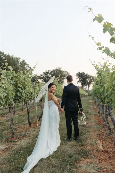 A Charlottesville Vineyard Wedding: Wicker, Parasols, and More