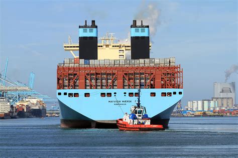 Consumer Demand Slows as Shipping Companies Get New Vessels - Bloomberg