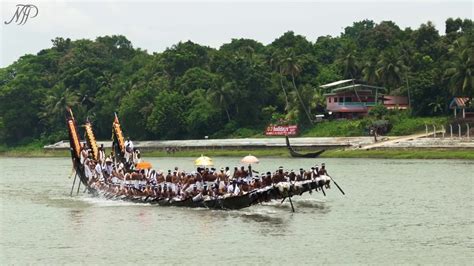 Due to Kerala floods disaster, the annual ‘Aranmula Vallamkali’ was ...