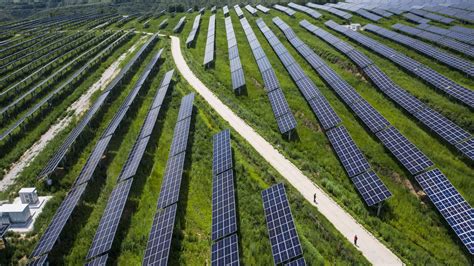 China Set to Double Last Year’s Record Solar Panel Installations - Bloomberg