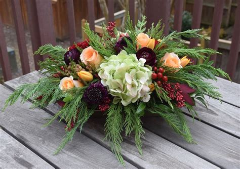 Table centerpiece for Christmas. | Christmas table centerpieces, Fresh ...