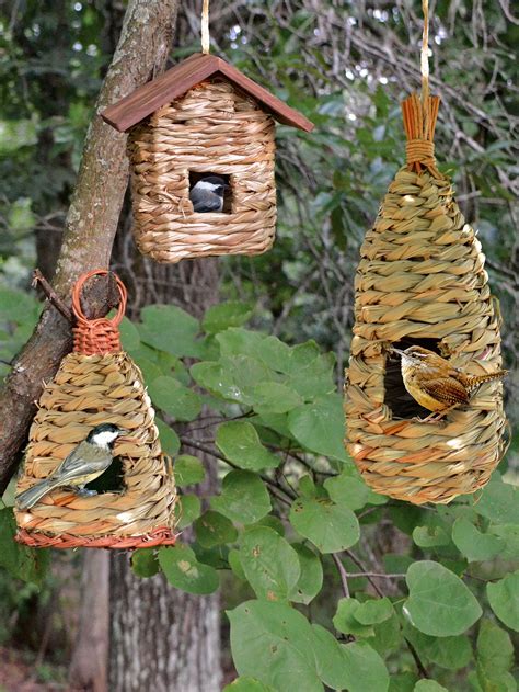 Floral Print Birdhouse - Decorative and Functional | Nistkasten selber bauen, Nistkasten, Nistkästen