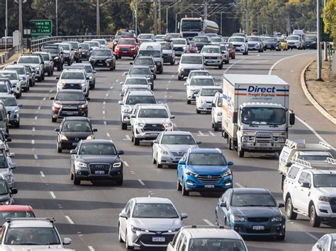 Women trade blows in Peak Hour Traffic