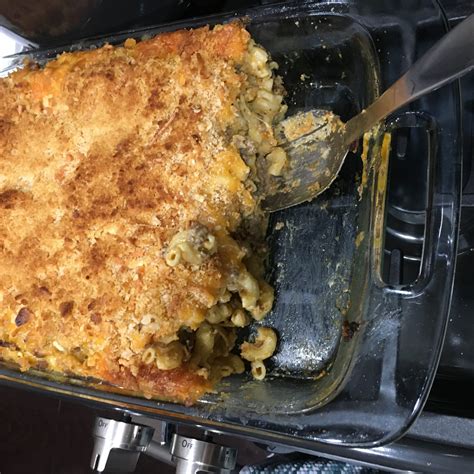 Cheesy Macaroni and Hamburger Casserole