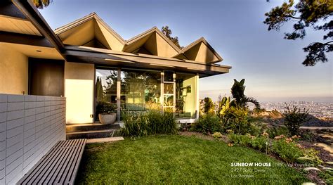 PALM SPRINGS ARCHITECTURE: Folded Plate Roofs