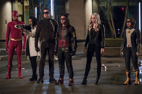 THE FLASH Fights His Reverse In New Photos From The Season 5 Finale: "Legacy"