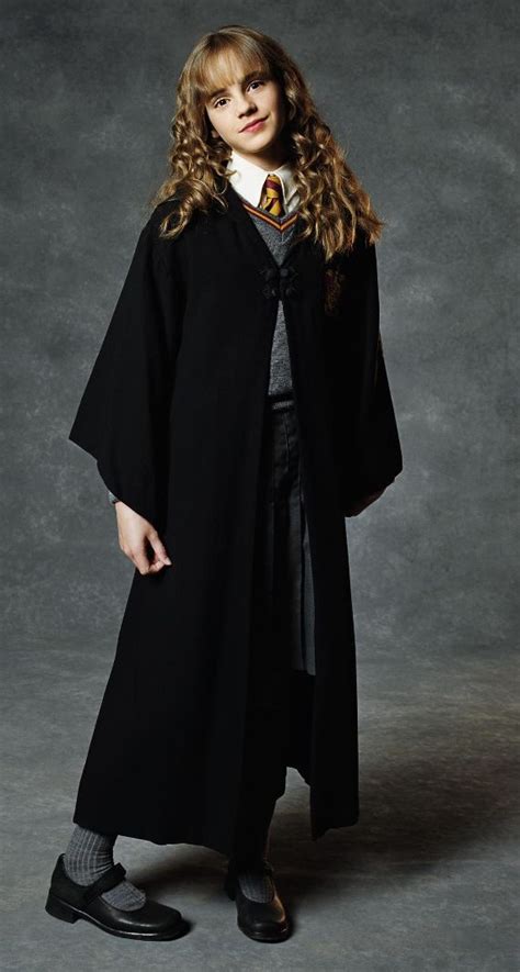 Pin by J L on Harry Potter | Harry potter robes, Harry potter outfits ...