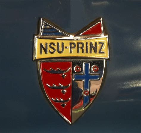 NSU, Wappen am Kühler des Kleinwagens "Prinz" aus Neckarsulm, März 2014 - Fahrzeugbilder.de