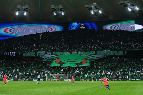 FC Krasnodar players refuse to kneel before the match against Chelsea ...